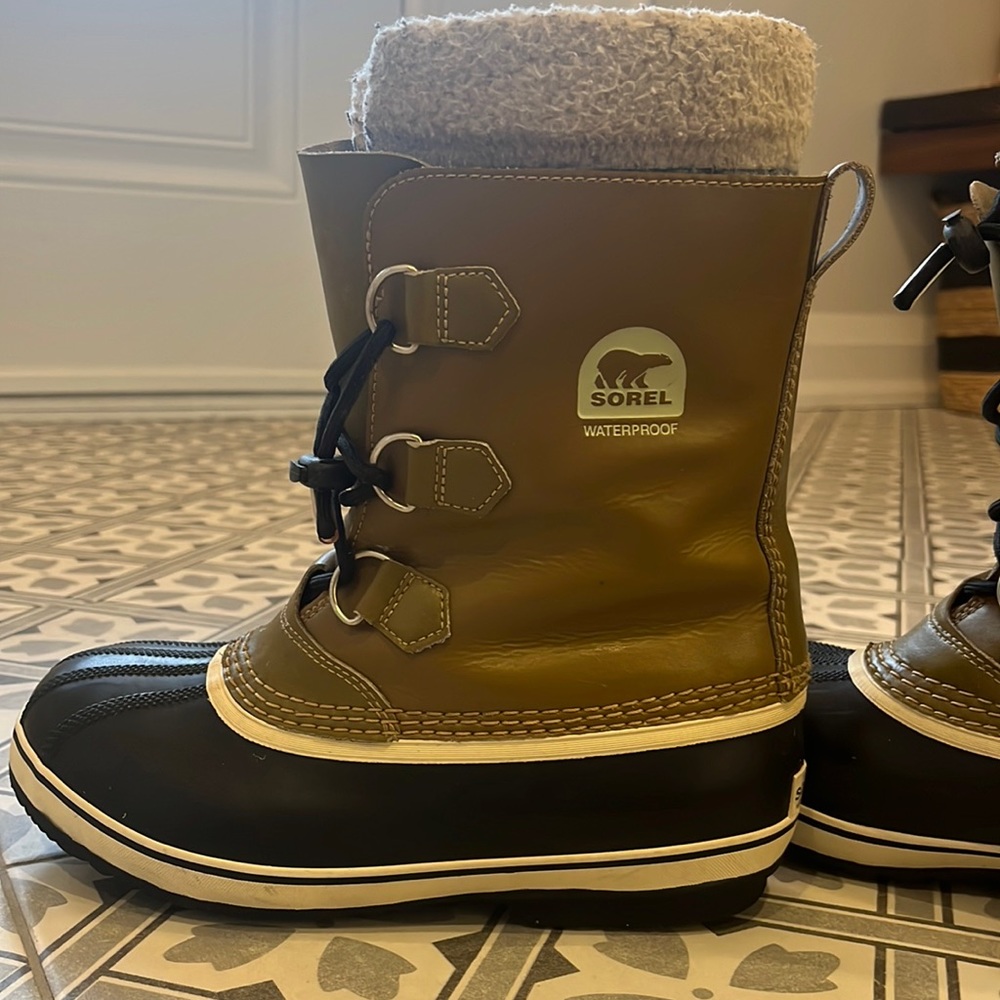 Boys Sorel winter boots - sz 6